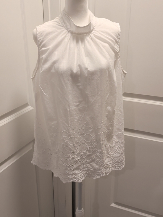 Madison Studio Tops - MADISON STUDIO Size 18W- Pre-Owned Stunning White Sleeveless Eyelet Neck Top